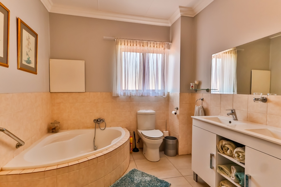 4 Bedroom Property for Sale in The Coves North West